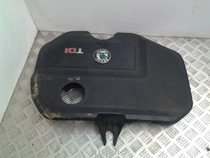 Skoda Octavia Mk2 (1Z) (2004 - 2013) 038103925BQ Крышка двигателя декоративная — фото 1
