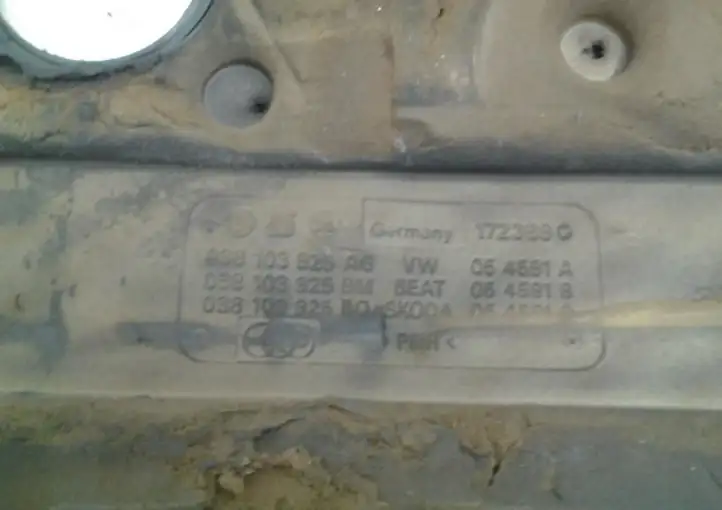 Skoda Octavia Mk2 (1Z) (2004 - 2013) 038103925BQ Крышка двигателя декоративная — фото 5