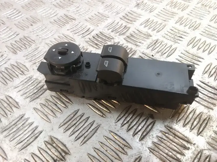 Ford Focus (2015 - 2019) DT1T14A132GB Блок кнопок стеклоподъемников — фото 1