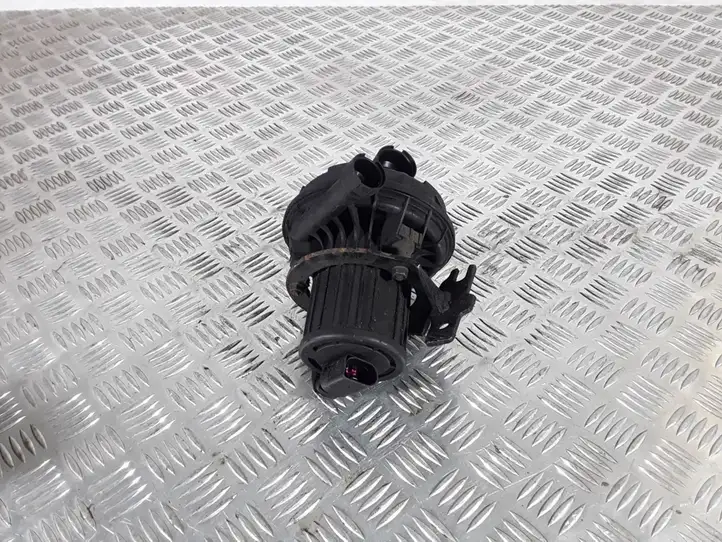 Audi A3/S3 8L (2000 - 2003) 06A131083B Насос вторичного воздуха — фото 2