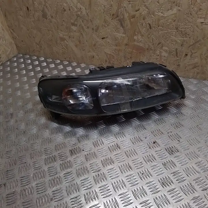 Volvo V70 (2000 - 2004) 89007908 Передняя фара — фото 1