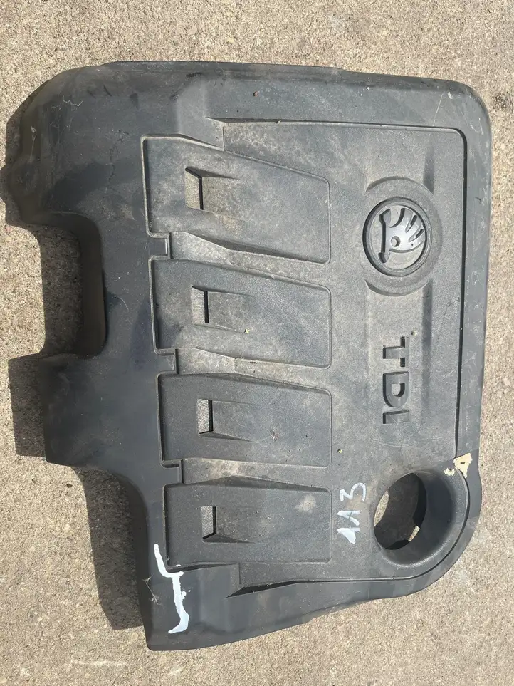 Skoda Yeti (5L) (2009 - 2012) 03l103925aa Крышка двигателя декоративная — фото 1