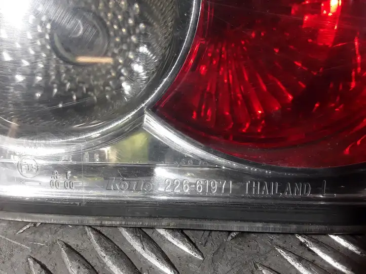 Mazda 6 (2002 - 2005) 22661971 Задний фонарь в крышке багажника — фото 6