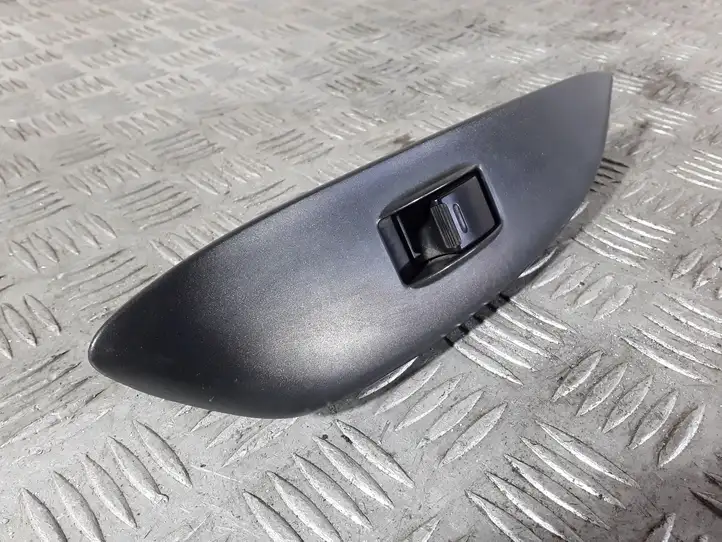Toyota Yaris (1999 - 2003) Кнопка стеклоподъемников — фото 4
