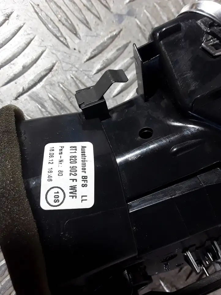 Audi A4 S4 B8 8K (2011 - 2015) 8T1820902F Боковой воздушный дефлектор — фото 2