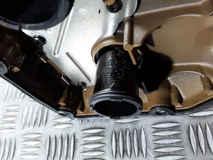BMW M3 E92 (2007 - 2013) 1112783856401 Крышка головки блока цилиндров — фото 4