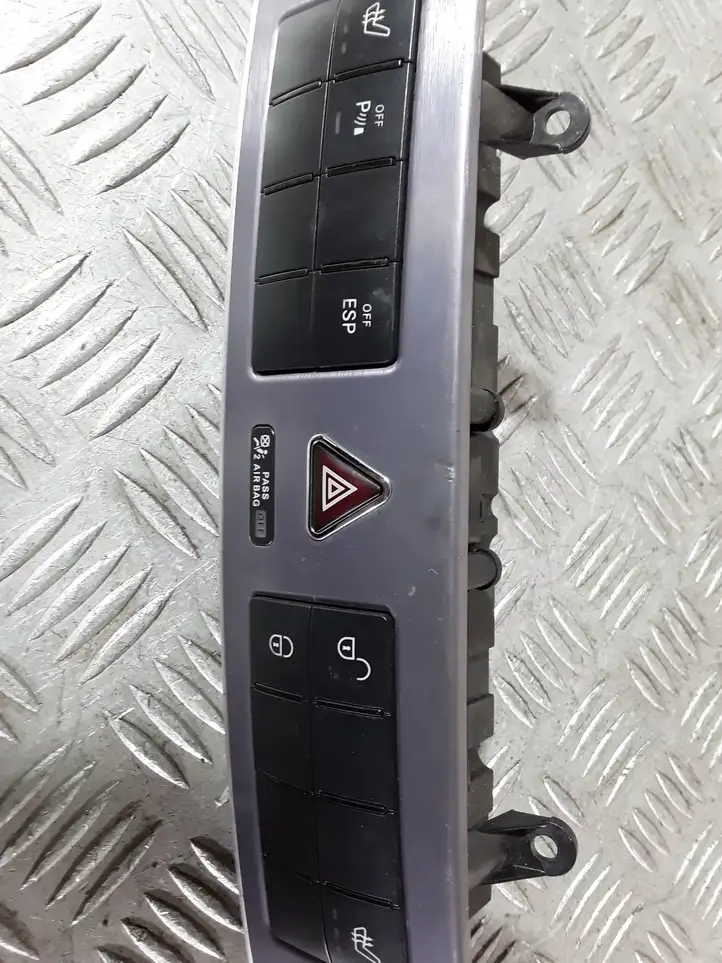 Mercedes-Benz C W203 (2000 - 2007) 2038707610 Другие включатели / ручки/ переключатели — фото 3