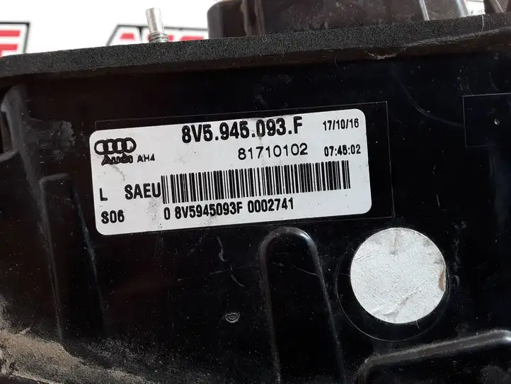 Audi A3/S3 8V (2016 - 2020) 8V5945093F Задний фонарь в крышке багажника — фото 1