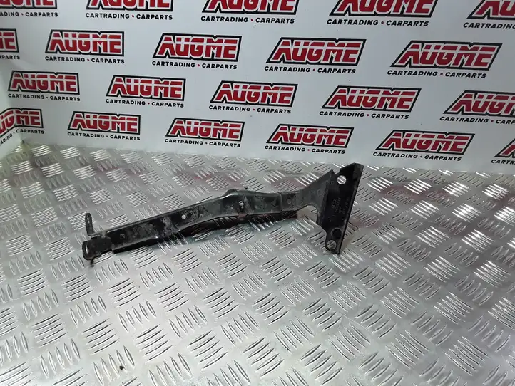 Audi A4 S4 B8 8K (2007 - 2011) 8K0821135C Крепление крыла — фото 1