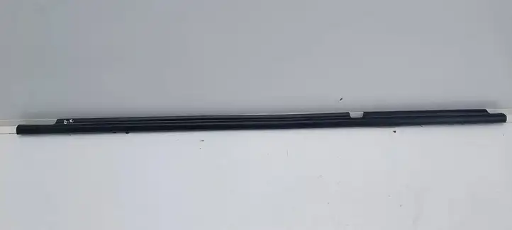 Toyota Land Cruiser (J100) (1998 - 2007) Накладка стекла задней двери — фото 1