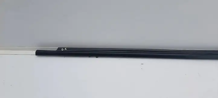 Toyota Land Cruiser (J100) (1998 - 2007) Накладка стекла задней двери — фото 3