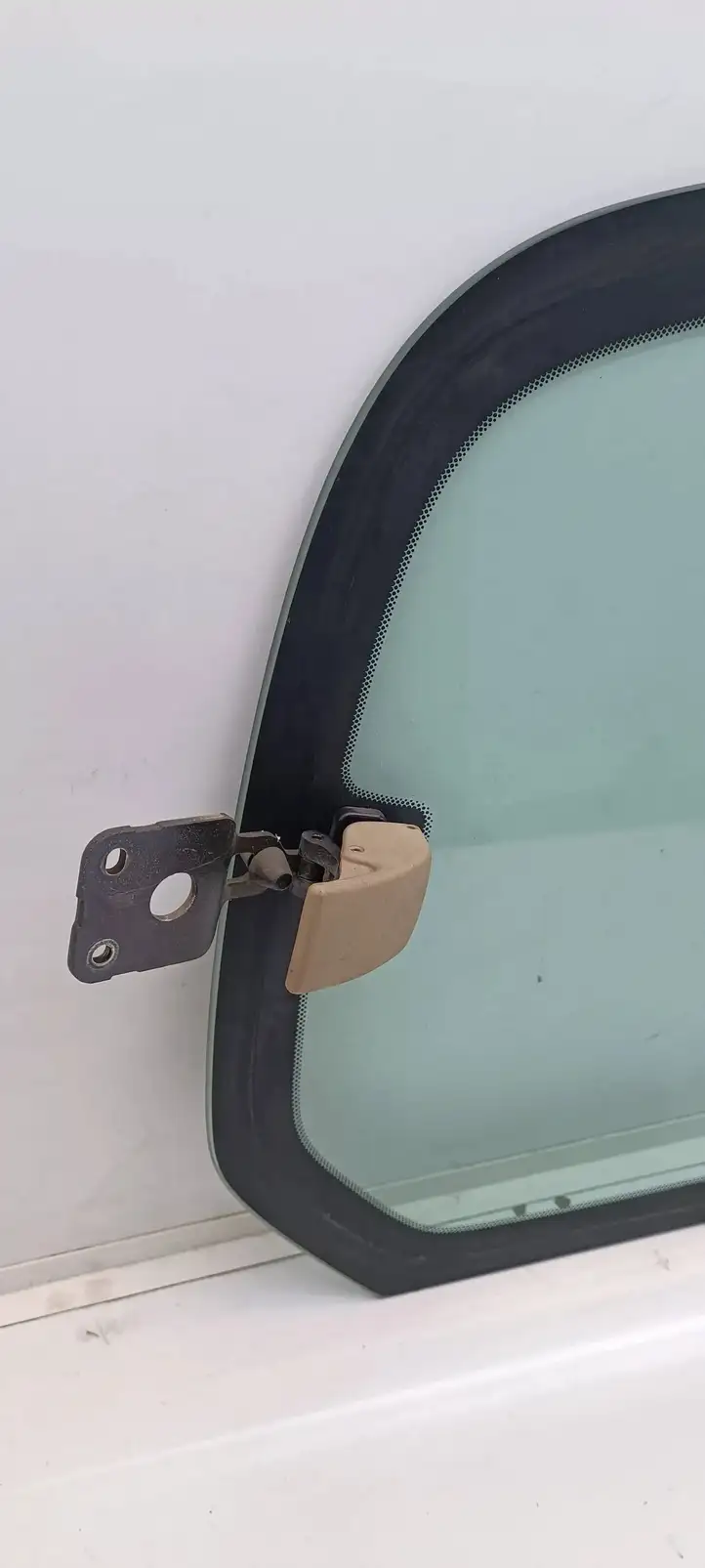Toyota Land Cruiser (J100) (1998 - 2007) 43R00034 Заднее боковое стекло — фото 4