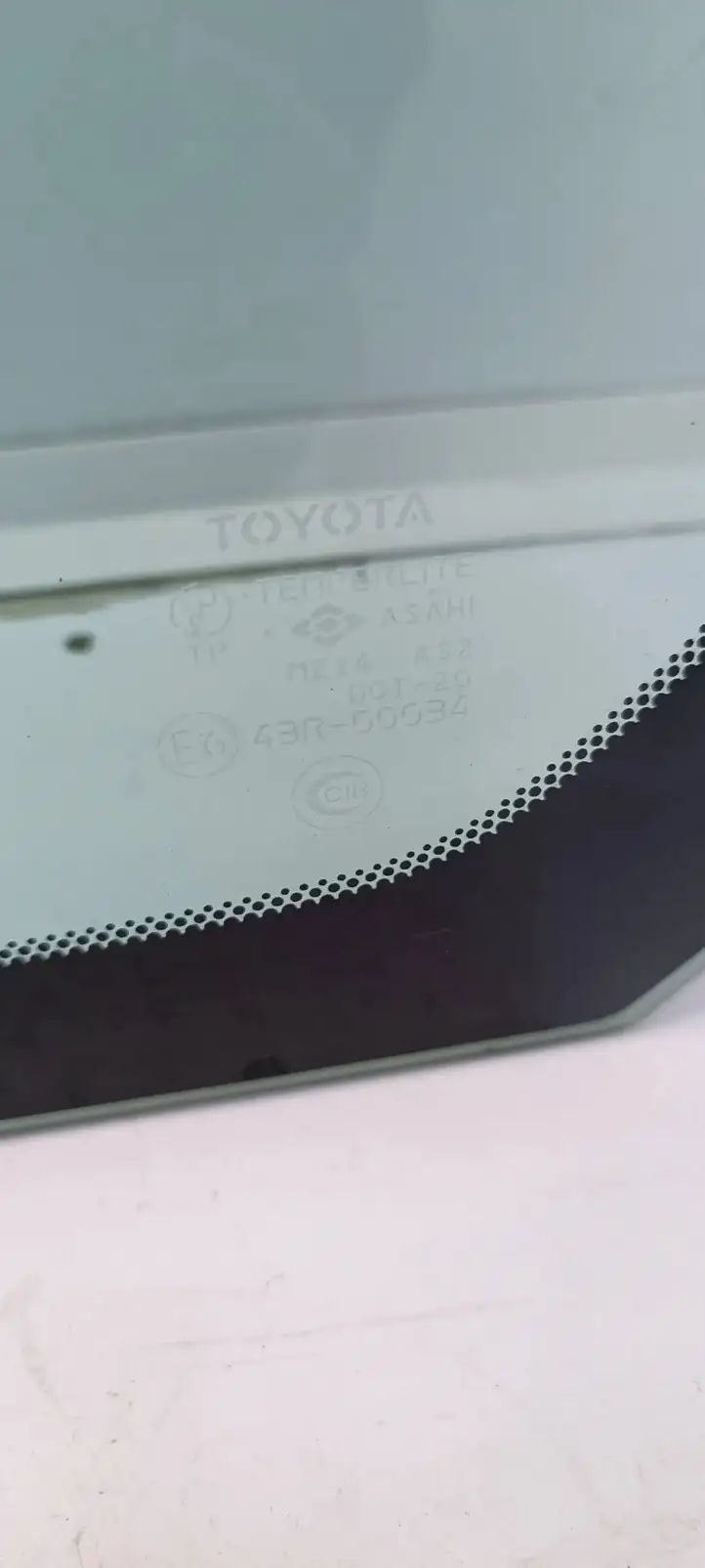 Toyota Land Cruiser (J100) (1998 - 2007) 43R00034 Заднее боковое стекло — фото 5