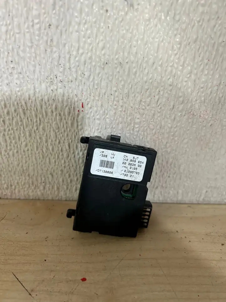 Volkswagen Touran I (2003 - 2010) 1K0959654 Датчик угла поворота руля — фото 1