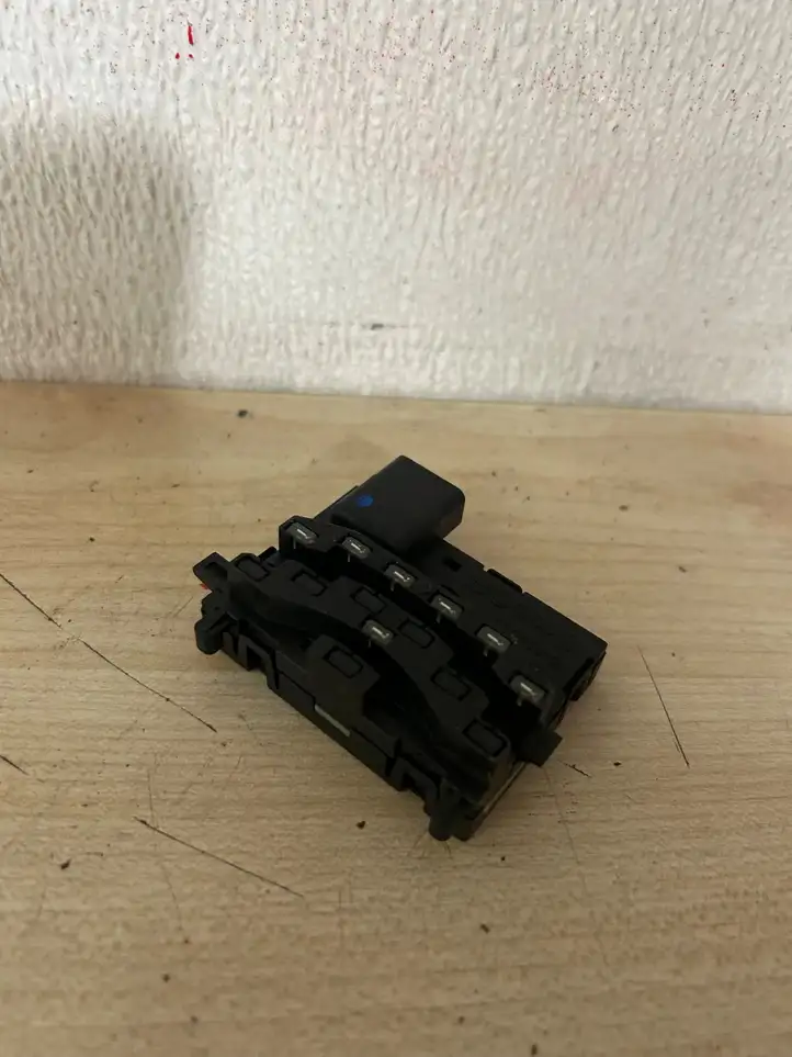 Volkswagen Touran I (2003 - 2010) 1K0959654 Датчик угла поворота руля — фото 2