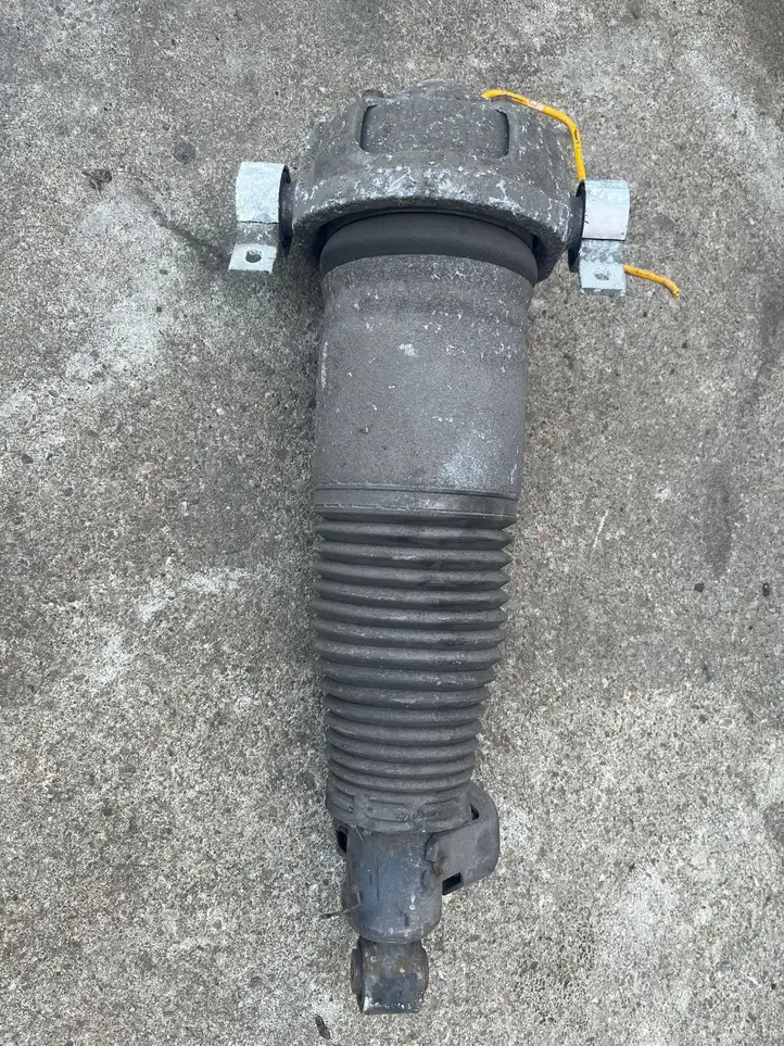 Audi Q7   7l8616020a Задняя пневматическая (воздушная) подушка с амортизатором