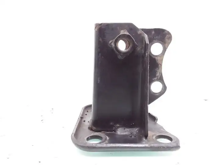 Land Rover Freelander (1997 - 2003)   Кронштейн переднего редуктора