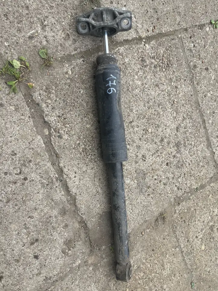 Opel Astra (2009 - 2012)  13420233 Задний амортизатор с пружиной