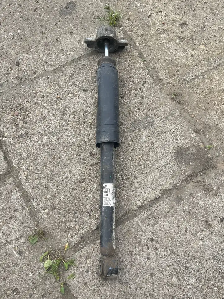 Opel Astra (2009 - 2012)  13420233 Задний амортизатор с пружиной