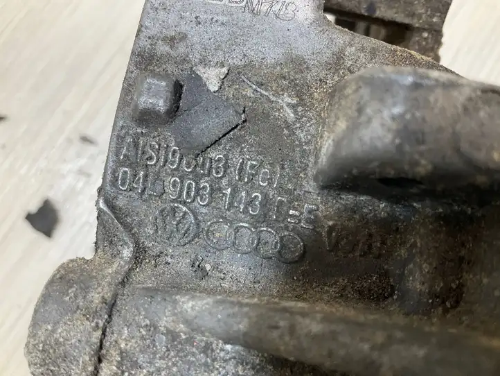 (2014 - 2018) 04L903143 Кронштейн топливного насоса — фото 2