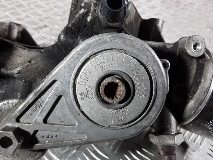 Audi A4 S4 B8 8K (2007 - 2011) 06H903133F Кронштейн масляного фильтра — фото 3
