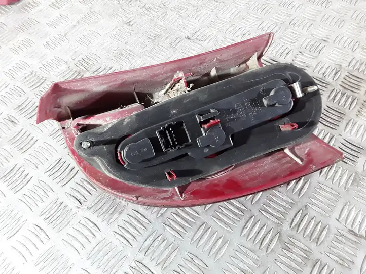 Renault Megane I (1995 - 2002) 7700423082 Задний фонарь в кузове — фото 3