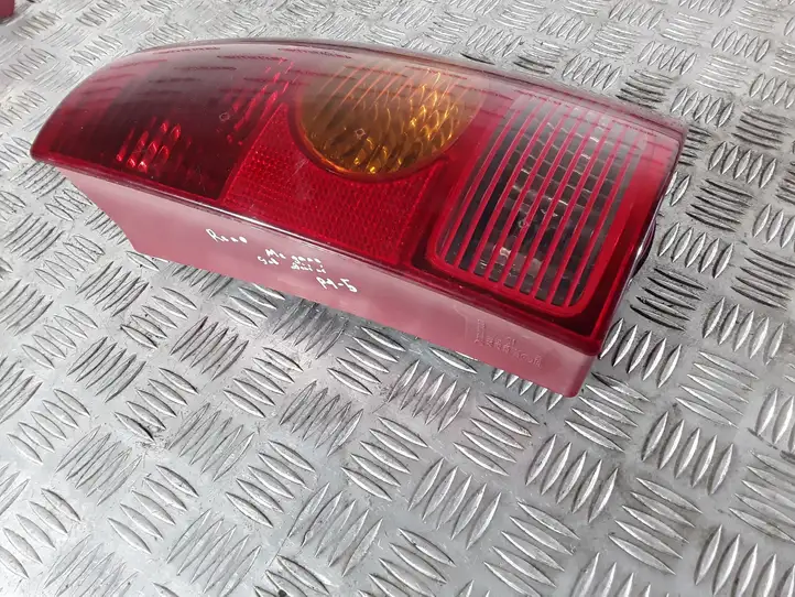 Renault Megane I (1995 - 2002) 7700423082 Задний фонарь в кузове — фото 4