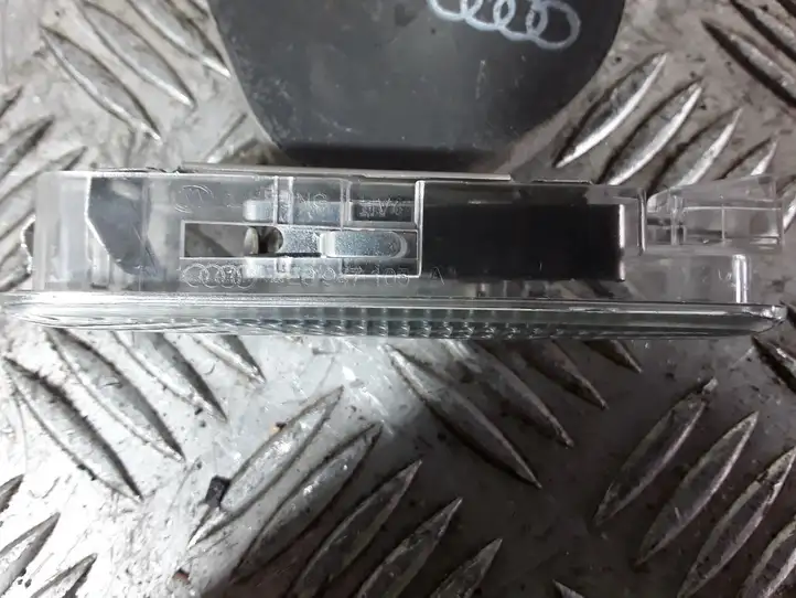 Audi Q5 SQ5 (2012 - 2017) 4E0947105A Задняя подсветка — фото 3