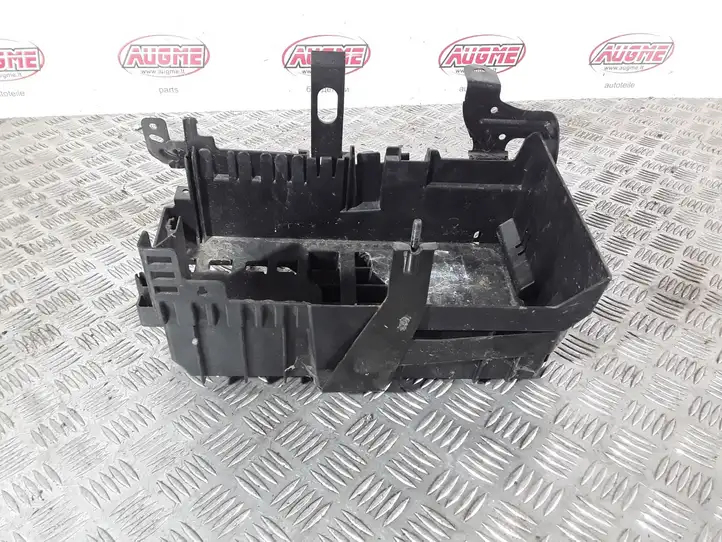 Opel Zafira C (2016 - 2019) 13354420 Площадка аккумулятора — фото 1