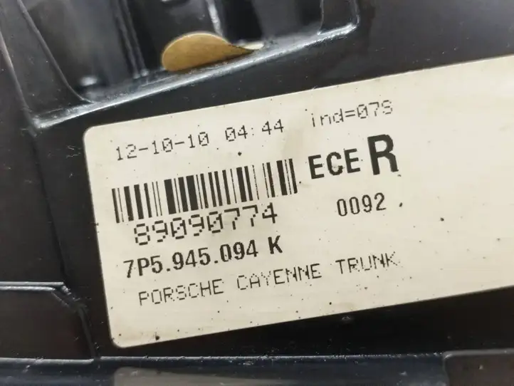 Porsche Cayenne (92A) (2011 - 2017) 7P5945094K Задний фонарь в крышке багажника — фото 3