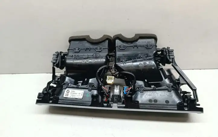 BMW 5 GT F07 (2010 - 2017) 9142593 Центральный воздушный дефлектор — фото 2