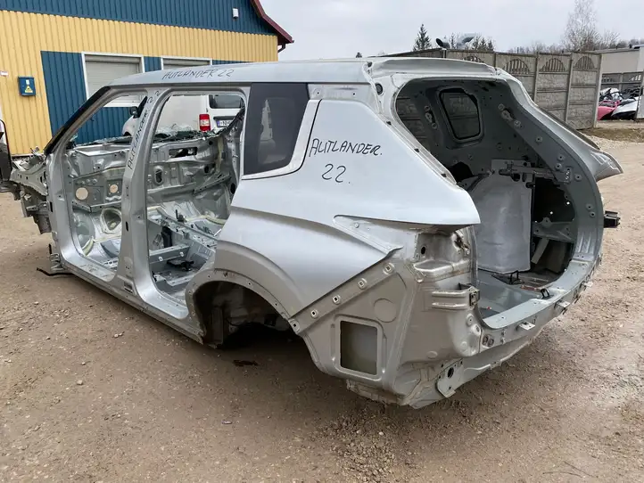 Mitsubishi Outlander IV (2021 - ) Кузов — фото 3