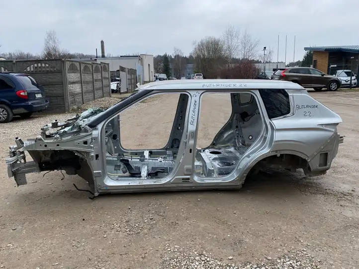 Mitsubishi Outlander IV (2021 - ) Кузов — фото 12