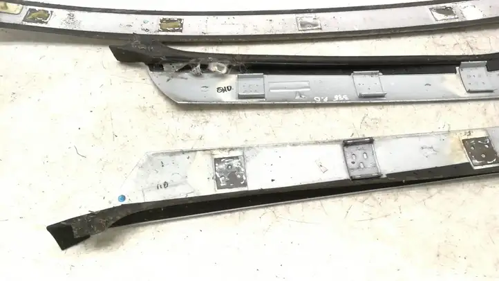 Chrysler Crossfire (2003 - 2007) A1936700687 Накладка стоек лобового стекла — фото 12