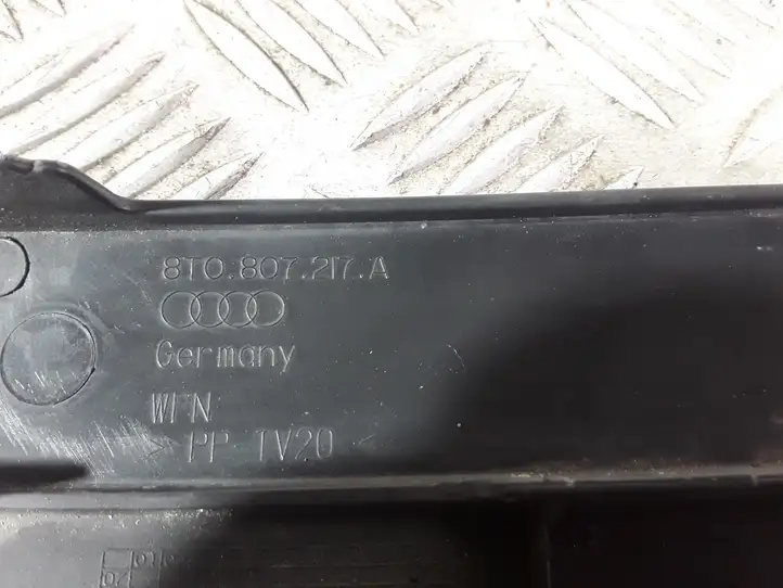 Audi A4 S4 B8 8K (2007 - 2011) 8T0807217A Накладка стоек лобового стекла — фото 2