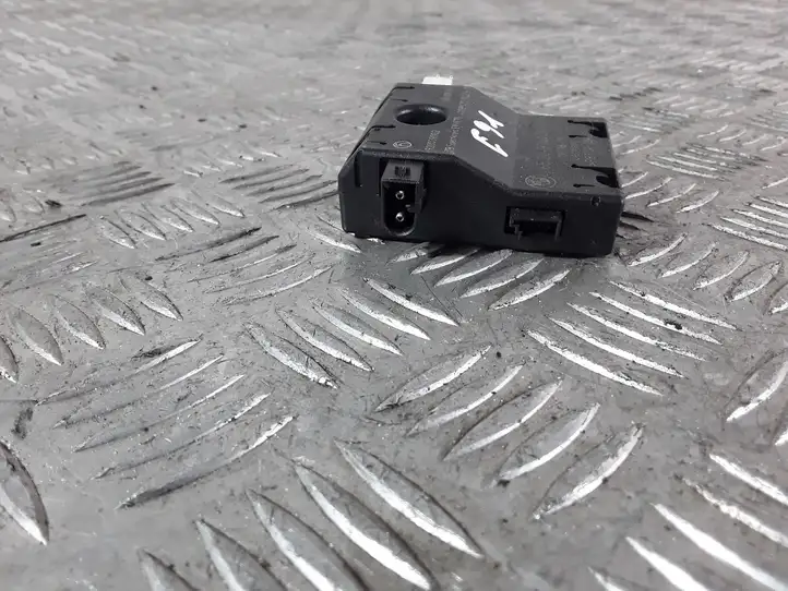 BMW 3 E90 E91 (2005 - 2012) 6520914149101 Усилитель антенны — фото 3
