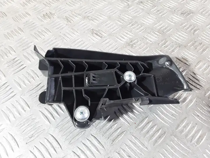 Audi A4 S4 B8 8K (2007 - 2011) 8K0857791A Накладка ремня безопасности — фото 2