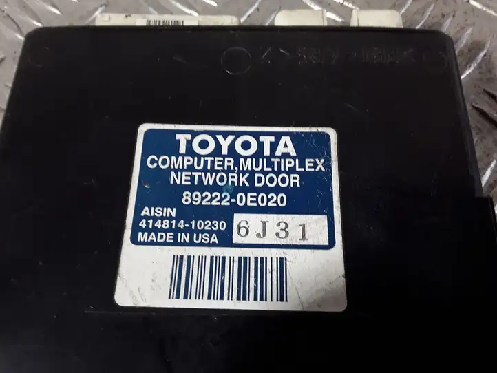 Toyota Prius (XW20) (2003 - 2009) 892220E020 Блок управления дверью — фото 2