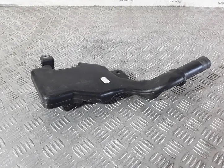 Audi A4 S4 B8 8K (2007 - 2011) 8T1955463B Горловина бачка омывателя — фото 5