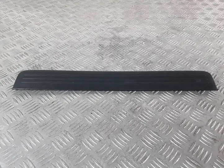 Toyota Prius (XW20) (2003 - 2009) 6791163010 Внутренняя отделка переднего порога — фото 1