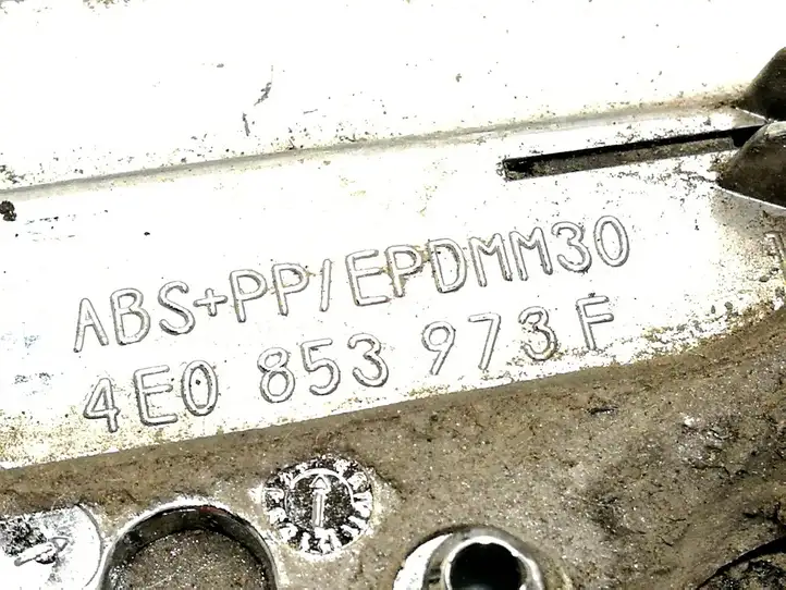 Audi A8 S8 D3 4E (2007 - 2010) 4E0853973F Молдинг крыла — фото 4