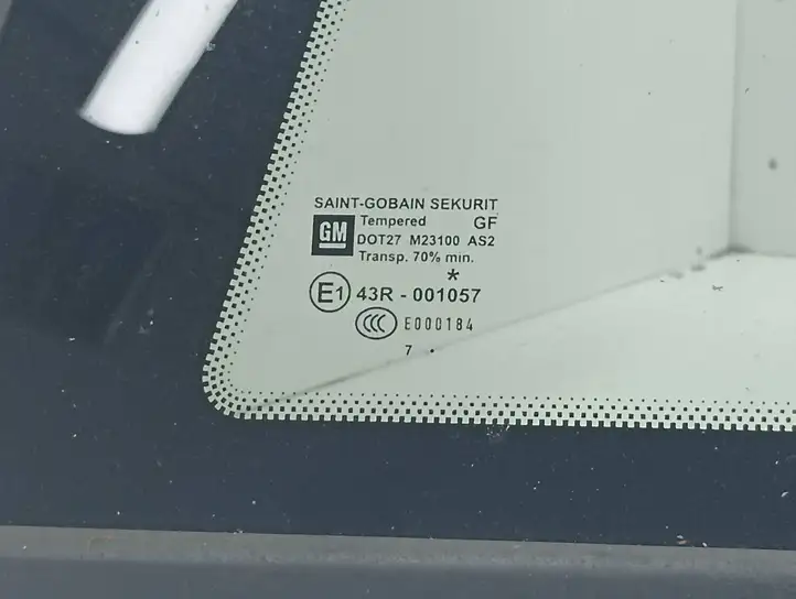 Opel Corsa D (2006 - 2010) 43R001057 Заднее боковое стекло — фото 6