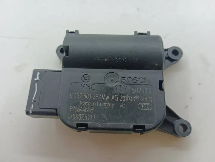 Volkswagen PASSAT B6 (2005 - 2010) 0132801392 Двигатель задвижки потока воздуха — фото 5