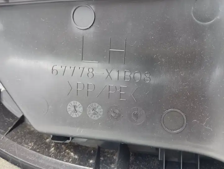 Toyota RAV 4 (XA40) (2012 - 2018) 67778X1B08 Обшивка передней двери — фото 6