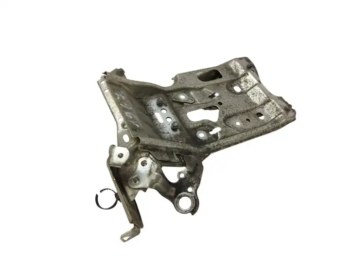 Toyota Yaris (2012 - 2014) Кронштейн аккумулятора гибридного автомобиля — фото 4