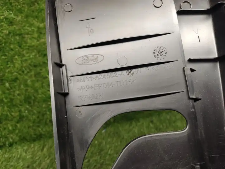 Ford Focus (2008 - 2011) 4M51A24582BMW Верхняя обшивка стойки B — фото 1