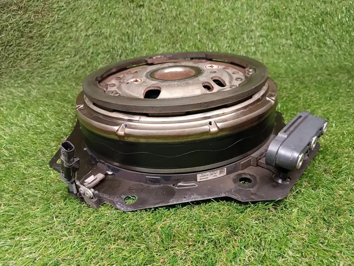 Volkswagen Jetta VI (2011 - 2018) 5C0901152D Электродвигатель автомобиля — фото 8