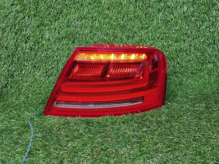 Audi A8 S8 D4 4H (2010 - 2014) 4H0945096 Задний фонарь в кузове — фото 1