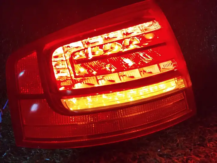 Audi A8 S8 D3 4E (2005 - 2007) 4E0945095H Задний фонарь в кузове — фото 4