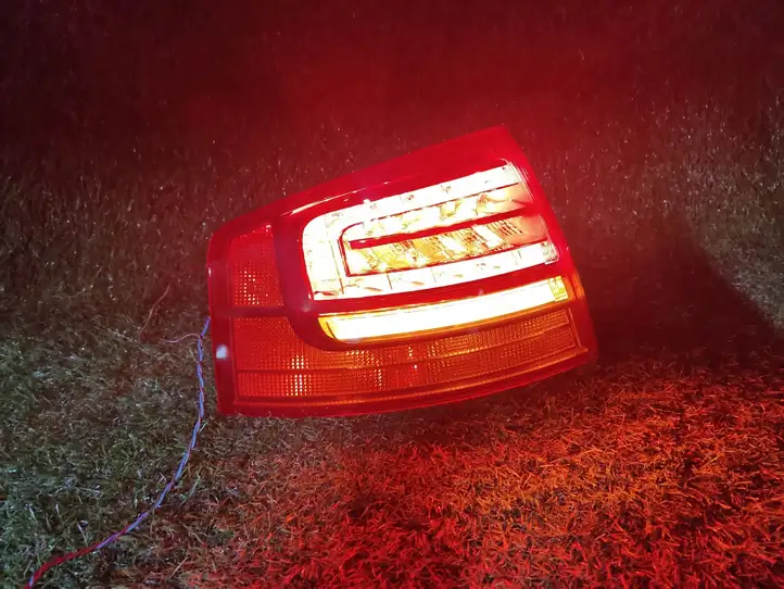 Audi A8 S8 D3 4E (2005 - 2007) 4E0945095H Задний фонарь в кузове — фото 6